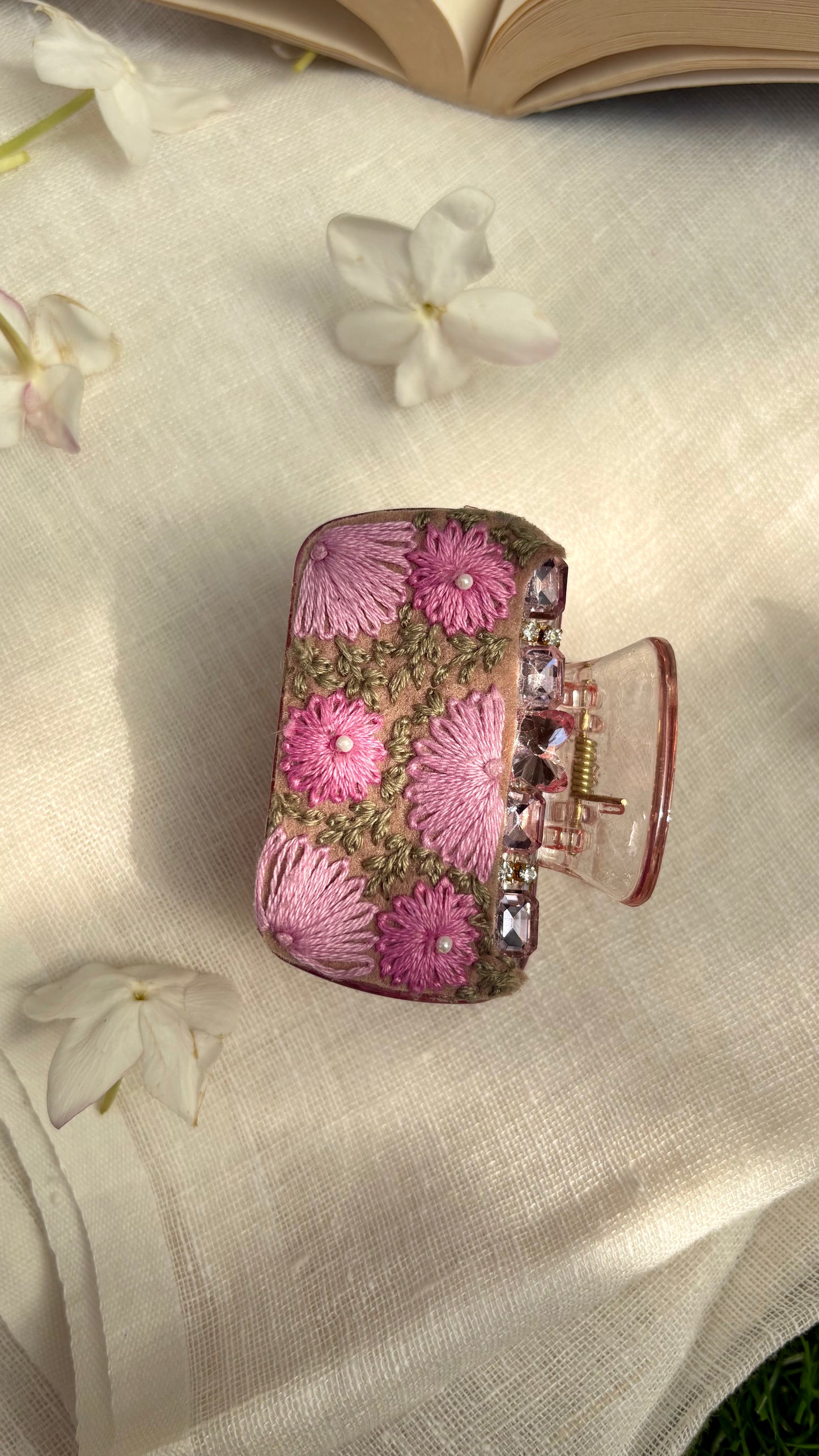 Embroidered clutcher