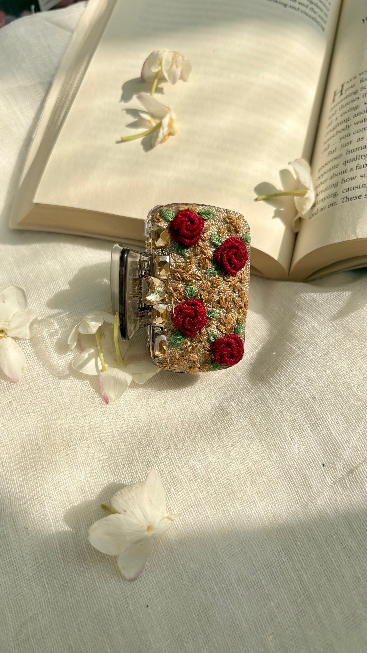 Embroidered clutchers