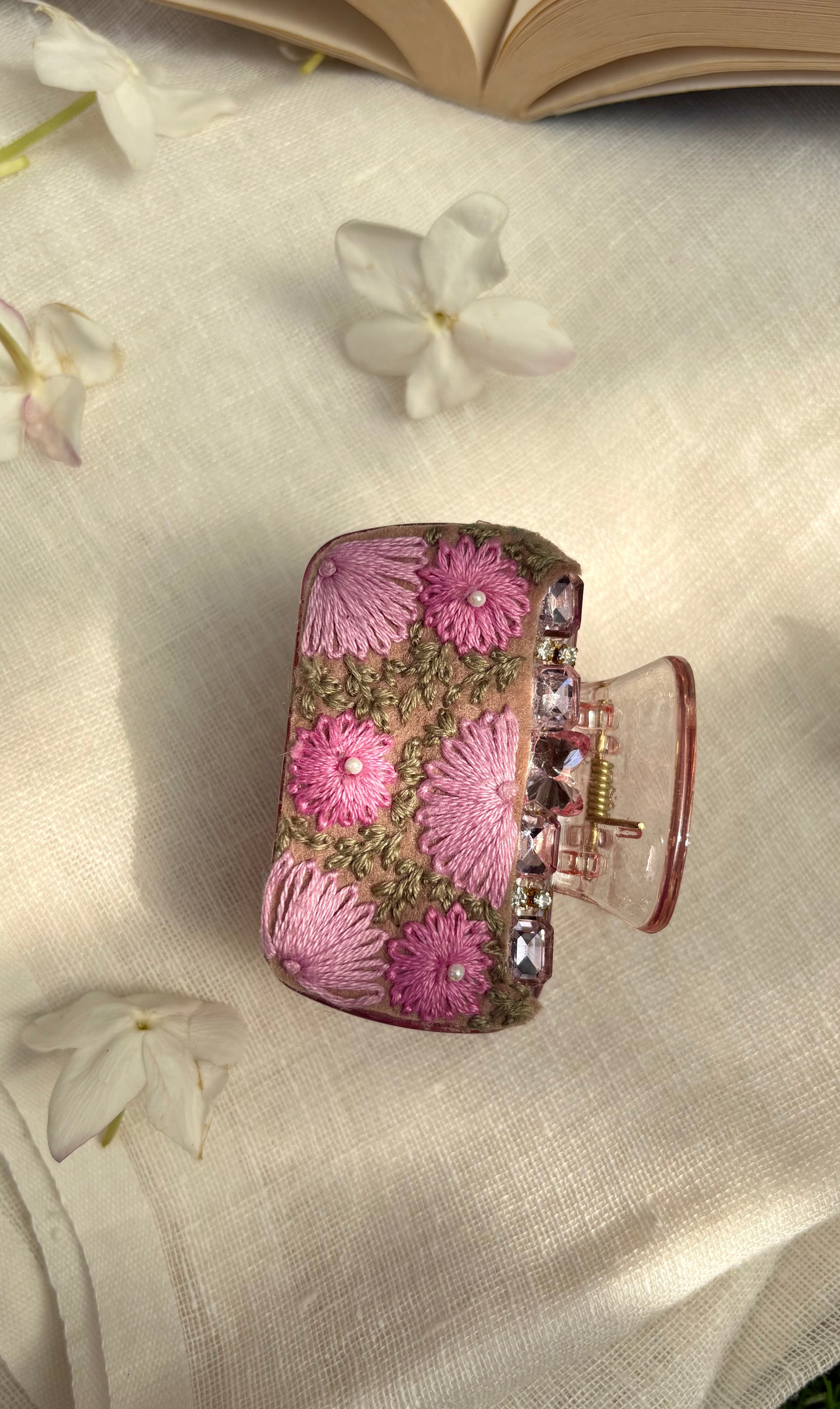Embroidered clutcher