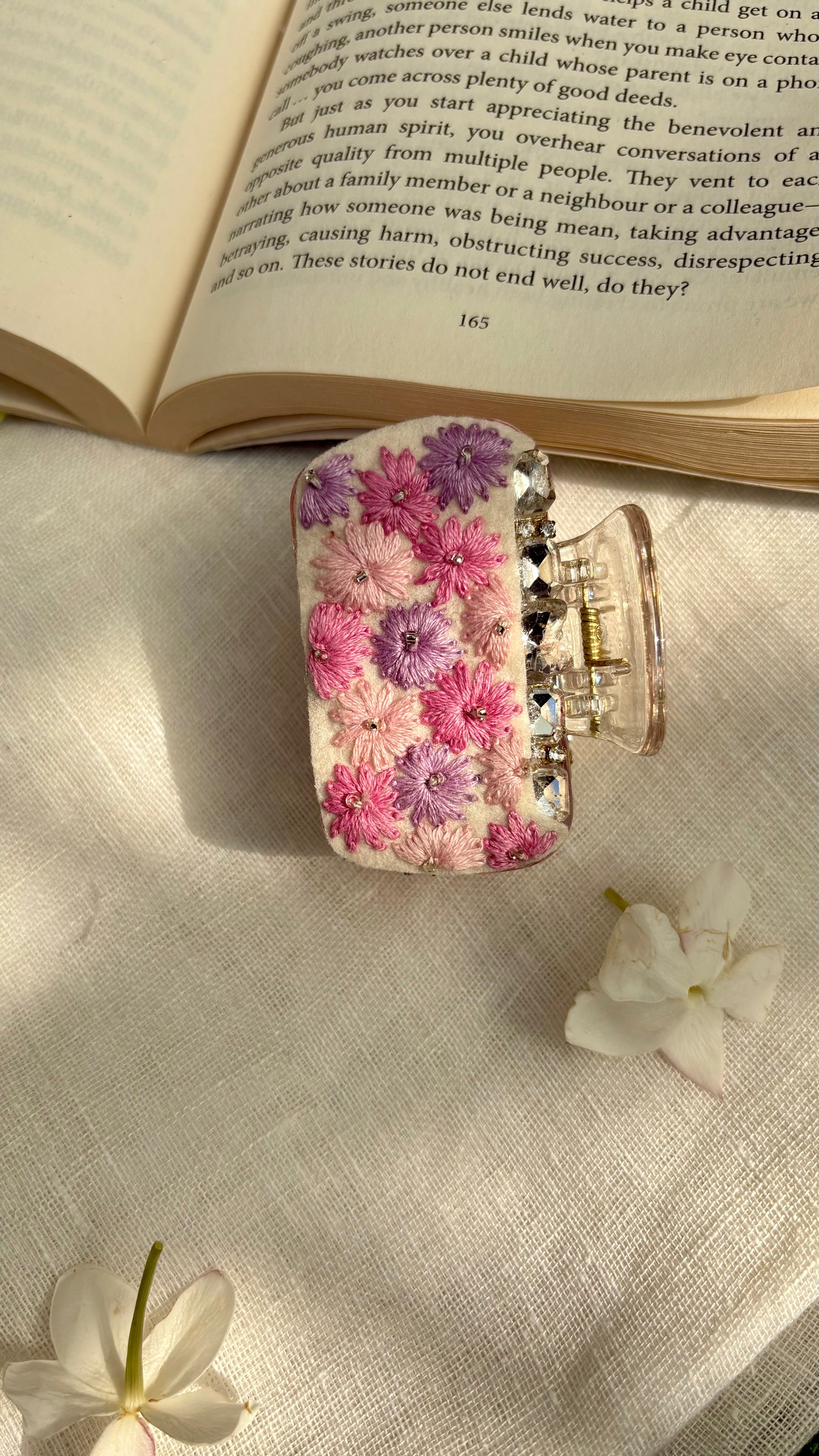 embroidered clutcher