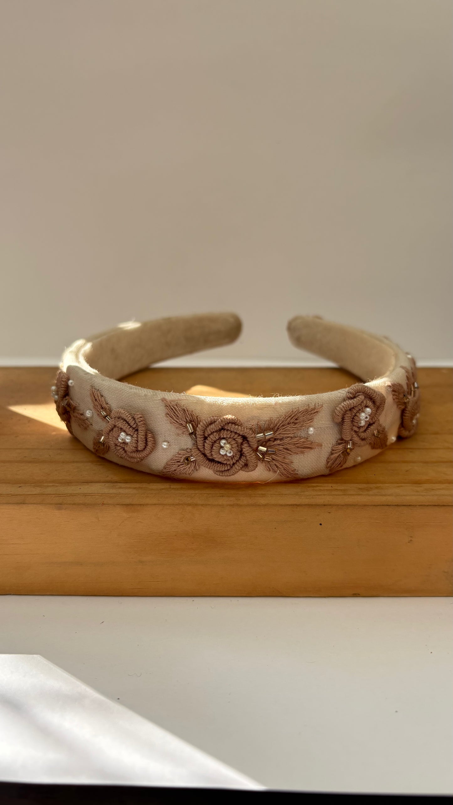 Beige glow hair bands
