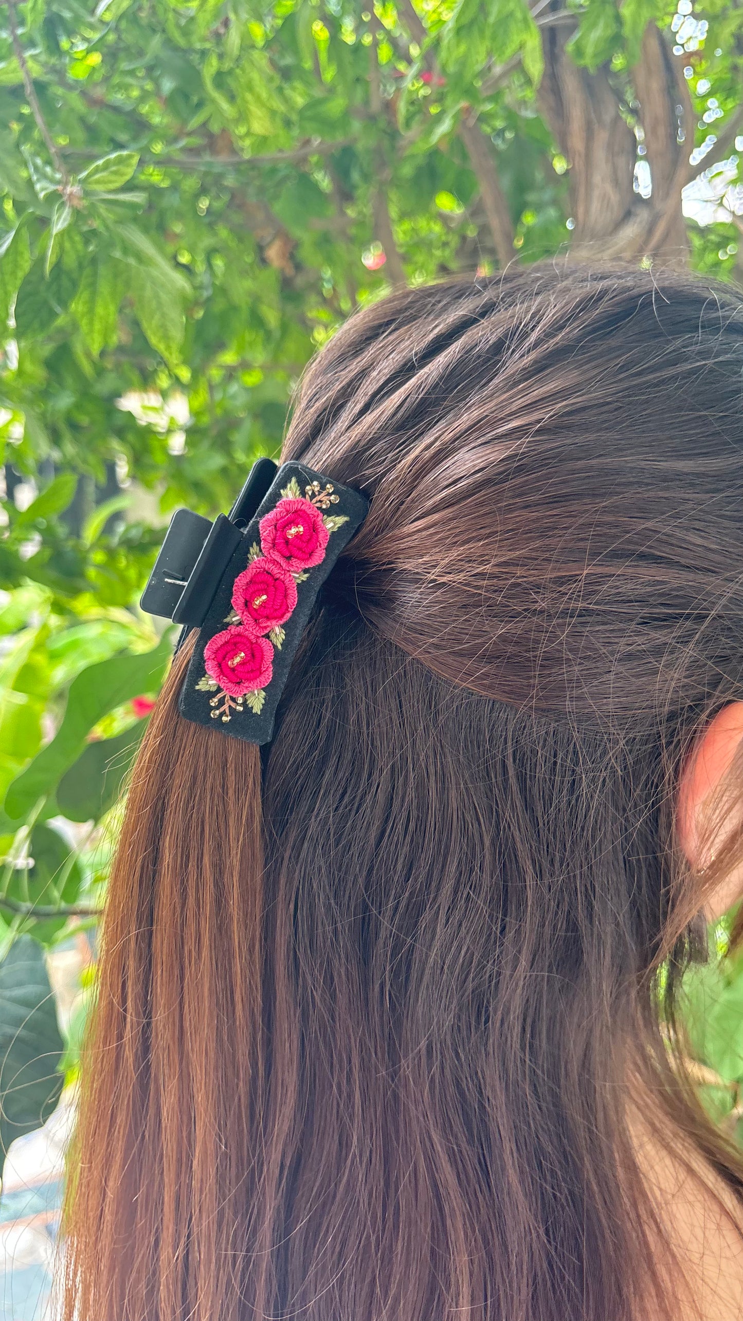Embroidered claw clip