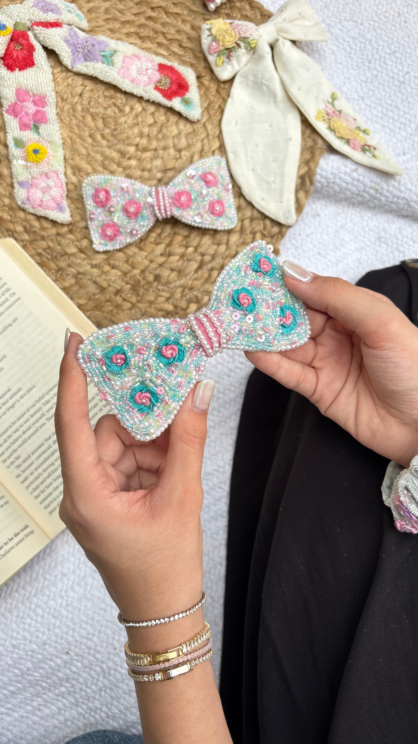Minty blossom bow