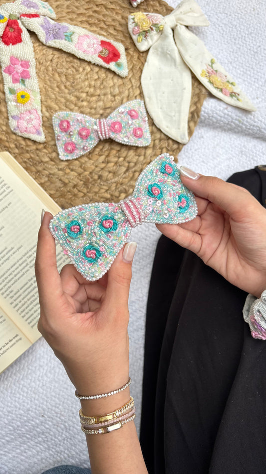 Minty blossom bow